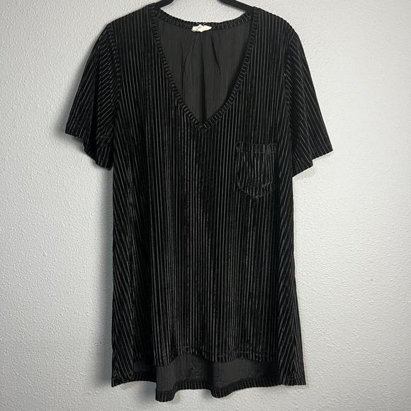 POL Tops - POL Velvet Ribbed‎ Tunic Top V-Neck Short Sleeve Pocket Casual Dressy Medium